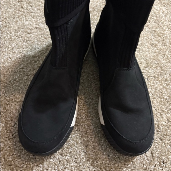 The North Face like new 🌟Women's Sierra Knit Waterproof Boots - Black and White - Picture 8 of 9